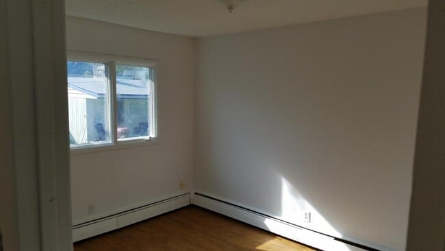 Building Photo - 1231 4th Ave
