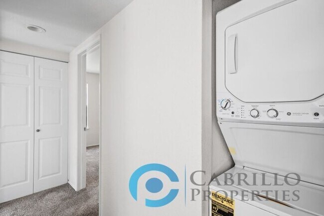 Building Photo - 3975 Hortensia St