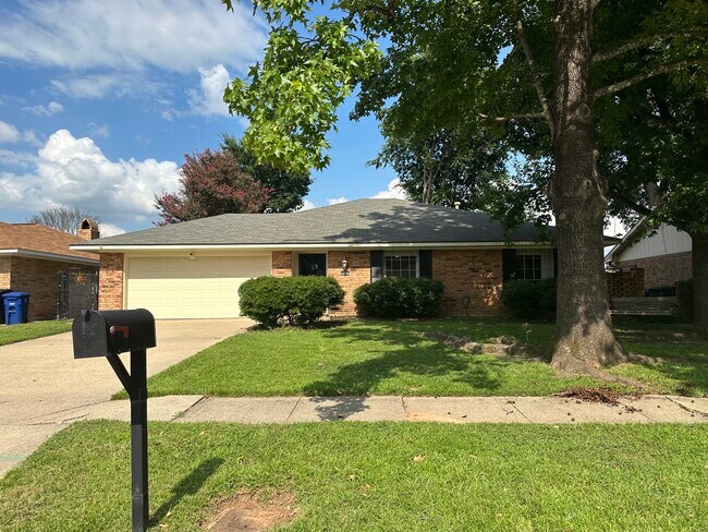 Primary Photo - 8641 Chalmette Dr