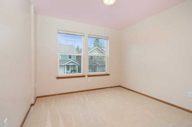 Building Photo - Detached Townhome in Kingston Meadows Community