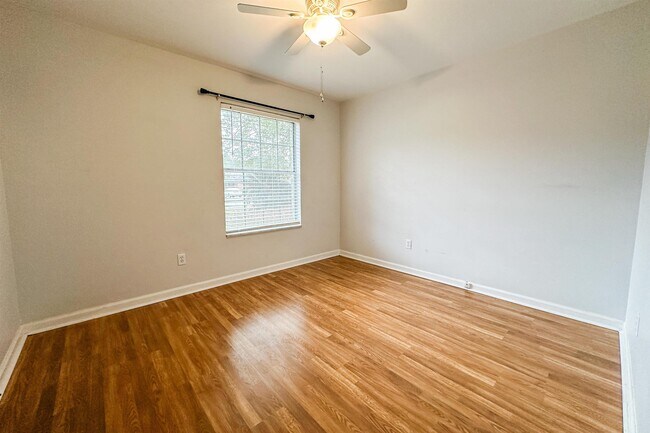 Building Photo - 2630 Mayfair Rd