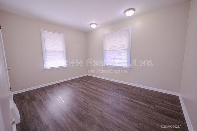 Building Photo - 10200 Tappan Dr