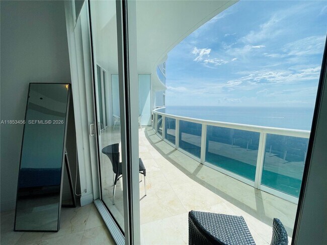 Building Photo - 16001 Collins Ave