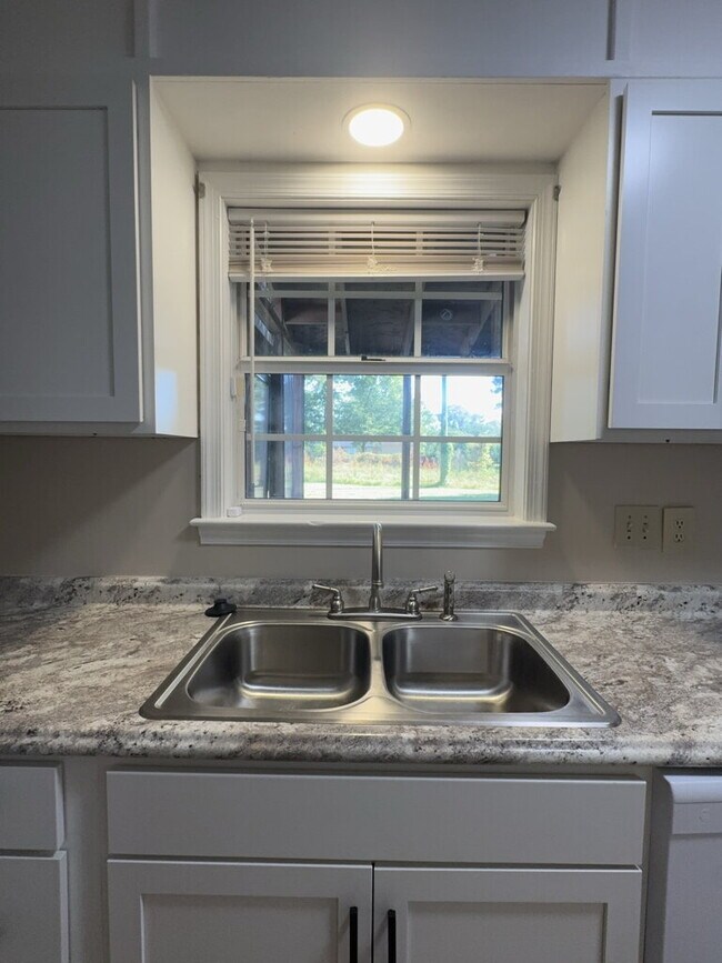 Building Photo - Stunning 3 Bed, 2.5 Bath Home with 1536 Sq Ft in Jacksonville, NC!
