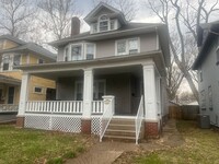 Building Photo - **Hawthorne Place** Pet Friendly 5 Large Bedrooms 2 Full Baths!