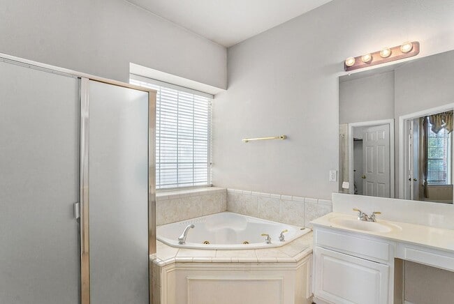 Building Photo - 4213 Sharondale Dr