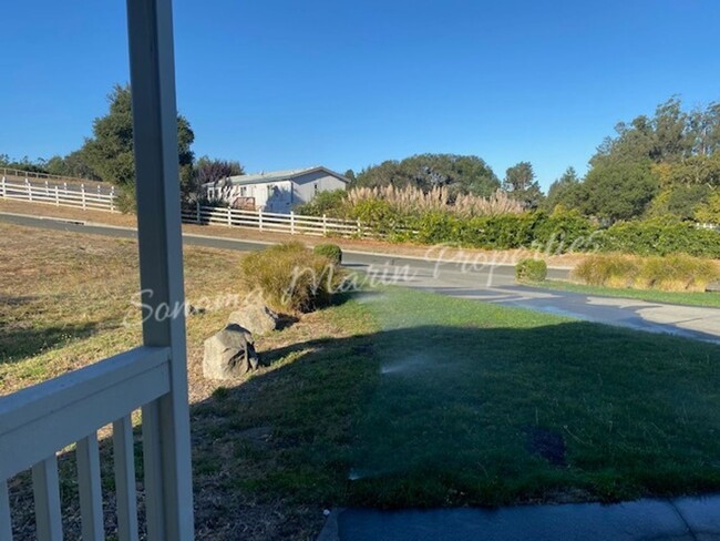 Building Photo - ~ Country Home ~ 2 Bedrooms & 2 Full Bathr...