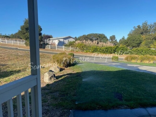 Building Photo - ~ Country Home ~ 2 Bedrooms & 2 Full Bathrooms with Attached Garage ~ Gated Community