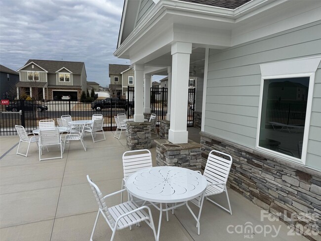 Building Photo - 3062 Weddington Pointe Dr