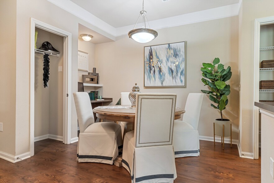 Elegant Dining Room for Entertaining - St. James at Goose Creek Apartments