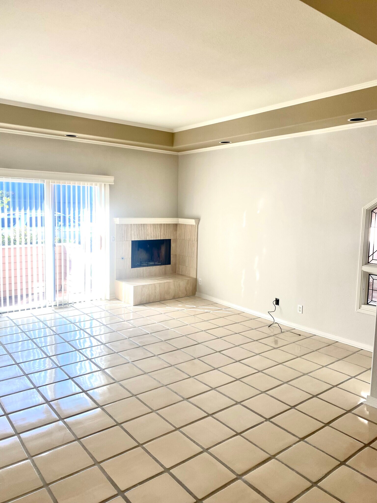 Building Photo - 7629 Draper Ave