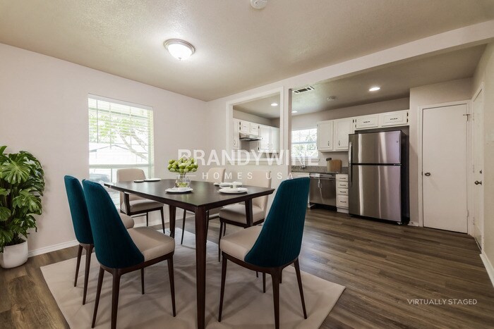Building Photo - 1821 Whiteoak Dr