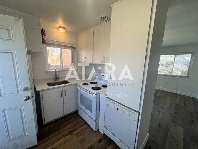 Building Photo - 2500 S 700 E