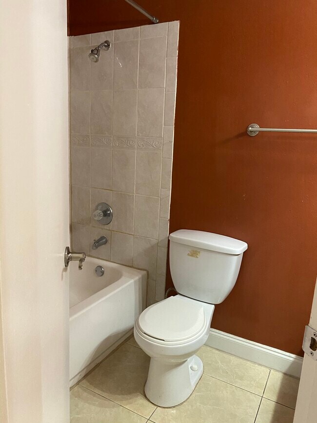 Master Bathroom - 3020 Parkway Blvd