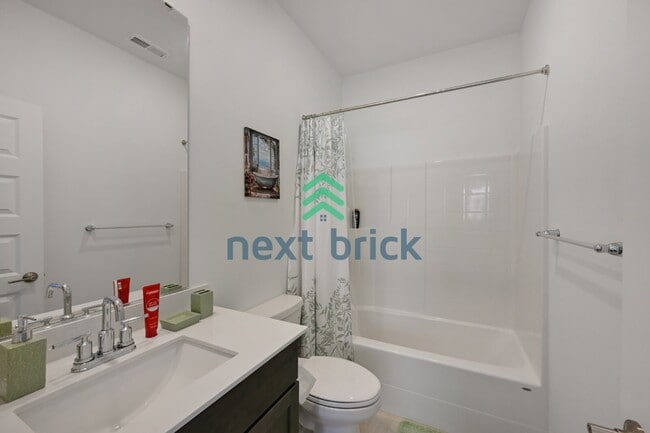 Building Photo - Spacious 5-Bed Retreat with 3.5 Baths in Beautiful Bothell – 2,989 Sq Ft of Comfort & Style!