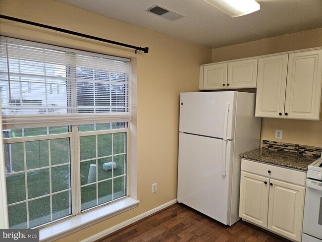 Building Photo - 21845 Baldwin Square