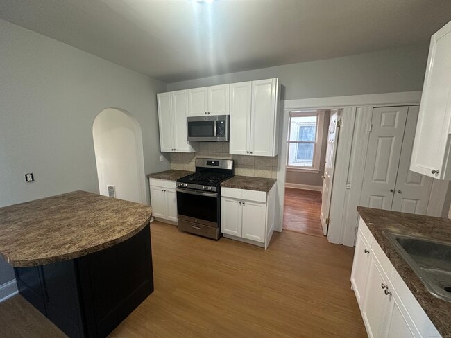 Building Photo - 218 Hough Ave