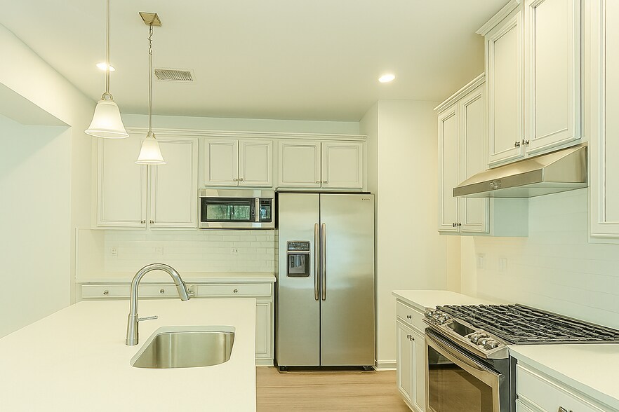 Building Photo - 9332 Janeway Dr