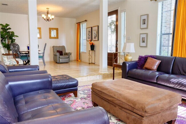 Building Photo - 6207 Ash Oak Dr
