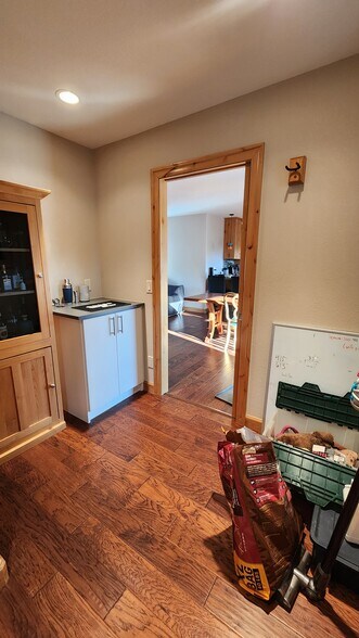 Butler's pantry - 175 Creek Rock Rd