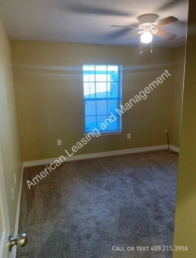 Building Photo - Move-In Special! $500 off 1st Month's Rent...