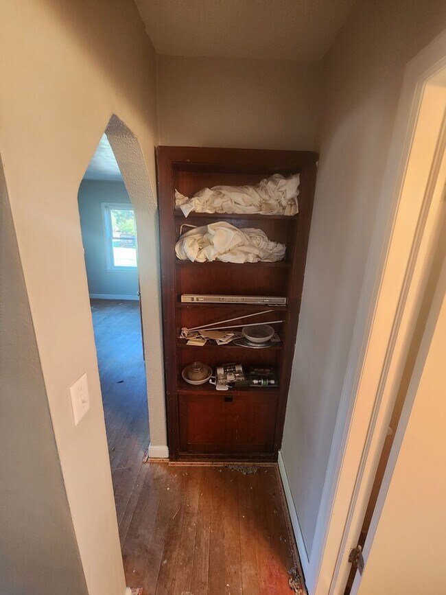 Building Photo - Charming 2bd Home in Roseville- Close to EVERYTHING!