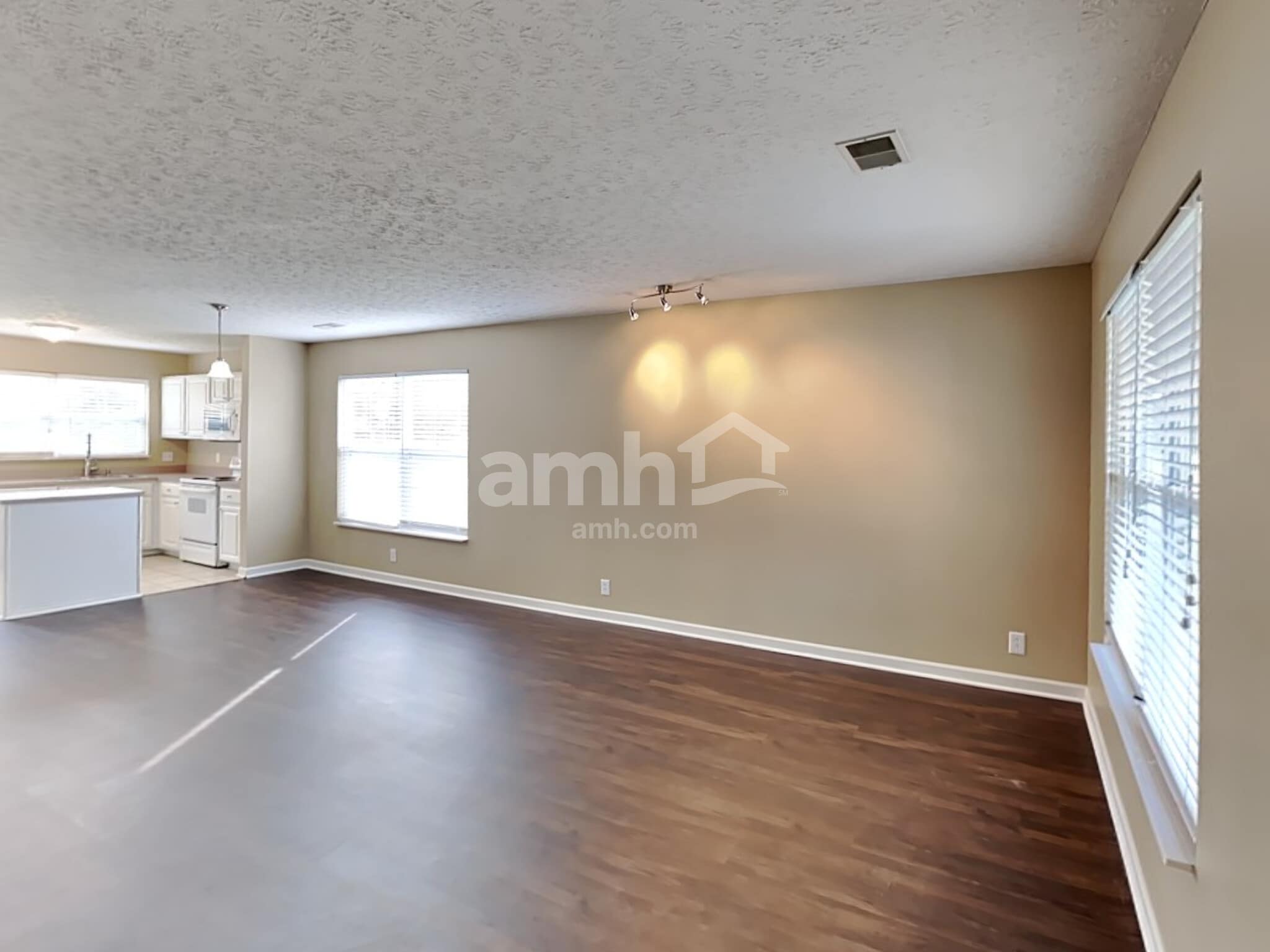 Building Photo - 1700 Stone Hollow Ct