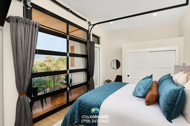 Glenn St - Master Bed - 2248 Glenn St