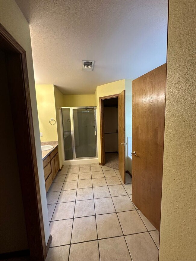 Building Photo - Cozy 4 Bed 2 Bath! Mesa School District !
