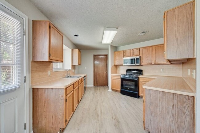 Building Photo - 2618 Trumpet Dr