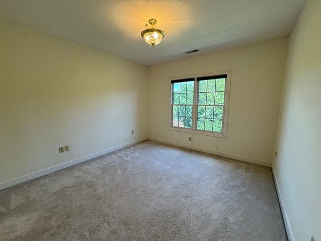 Building Photo - South AVL - Grand Residence in The Cotswol...