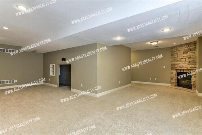 Building Photo - Gorgeous Home in Northwest Olathe-Availabl...
