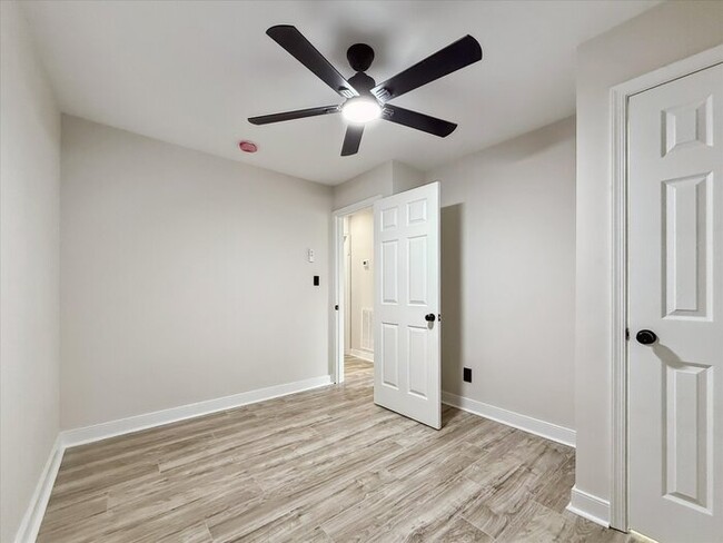 Building Photo - 3885 Strawberry Plains Rd