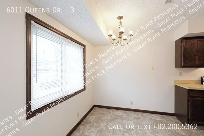 Building Photo - 6011 Queens Dr