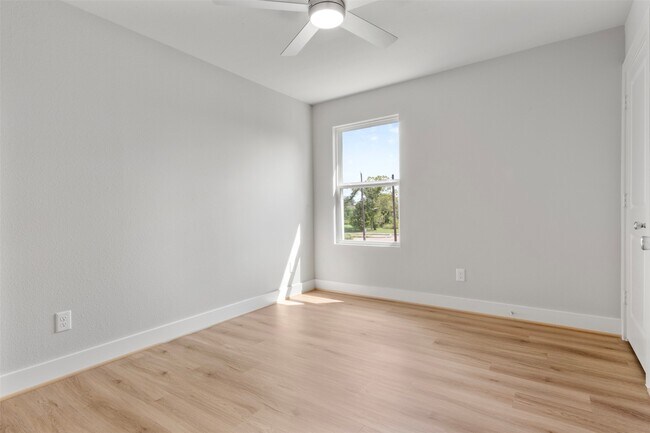 Building Photo - 1222 E 33rd St