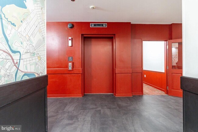 Building Photo - 303 Vine St