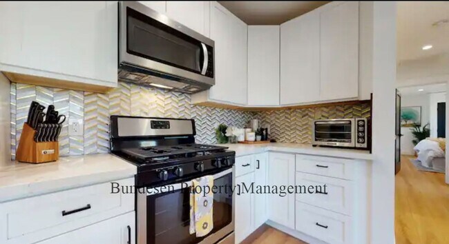 Building Photo - 4 Lone Oak Ct