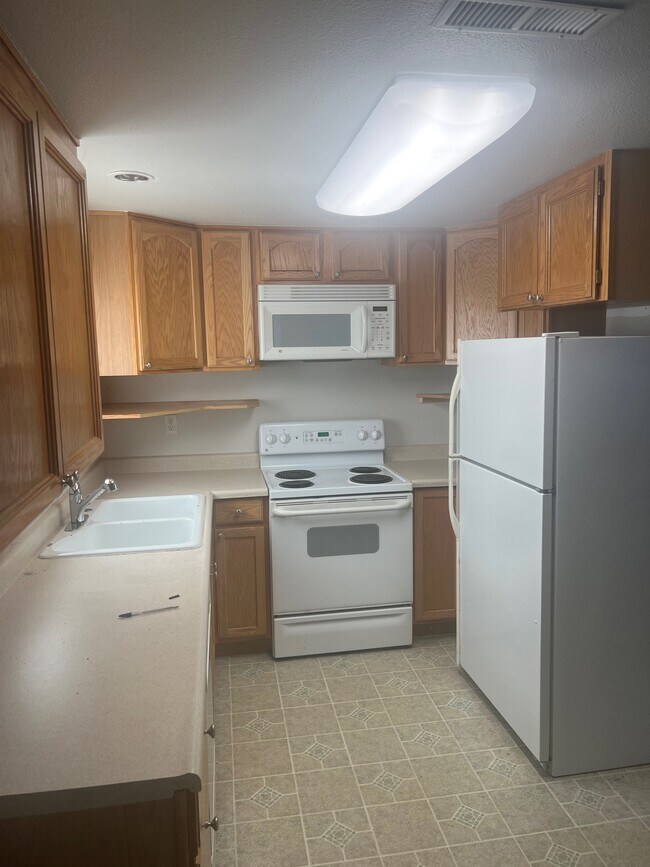 KITCHEN - 3753 S 170th St