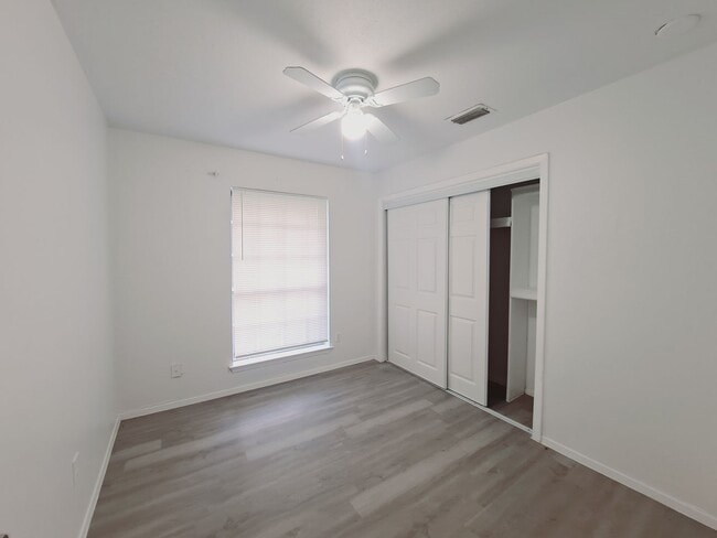 Building Photo - Amazing 3/2 with Garage Conversion Ready For Move In