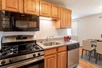 Building Photo - 173 Salmon Brook Dr
