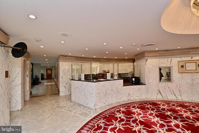 Building Photo - 1101 S Arlington Ridge Rd