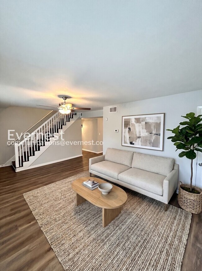 Building Photo - 3 Bed, 2 Bath Home with Fenced Yard / Pet-Friendly / Coming Soon!