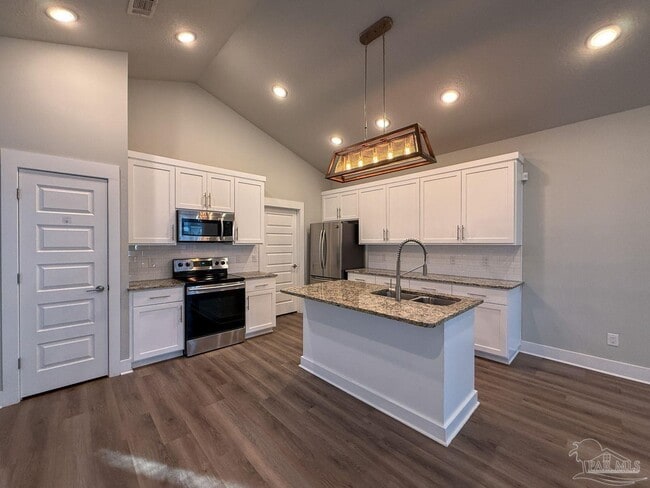 Building Photo - 1006 N D St