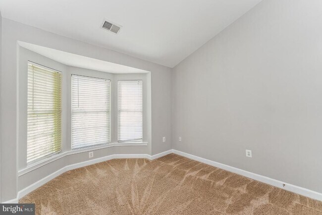 Building Photo - 4273 Upper Park Dr