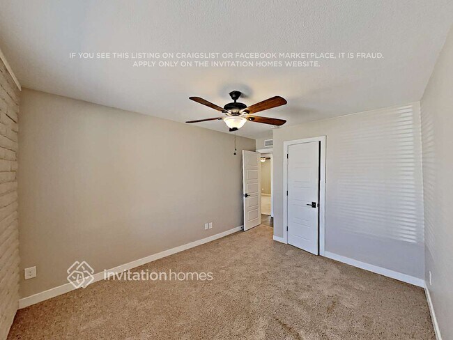 Building Photo - 1913 E Alameda Dr