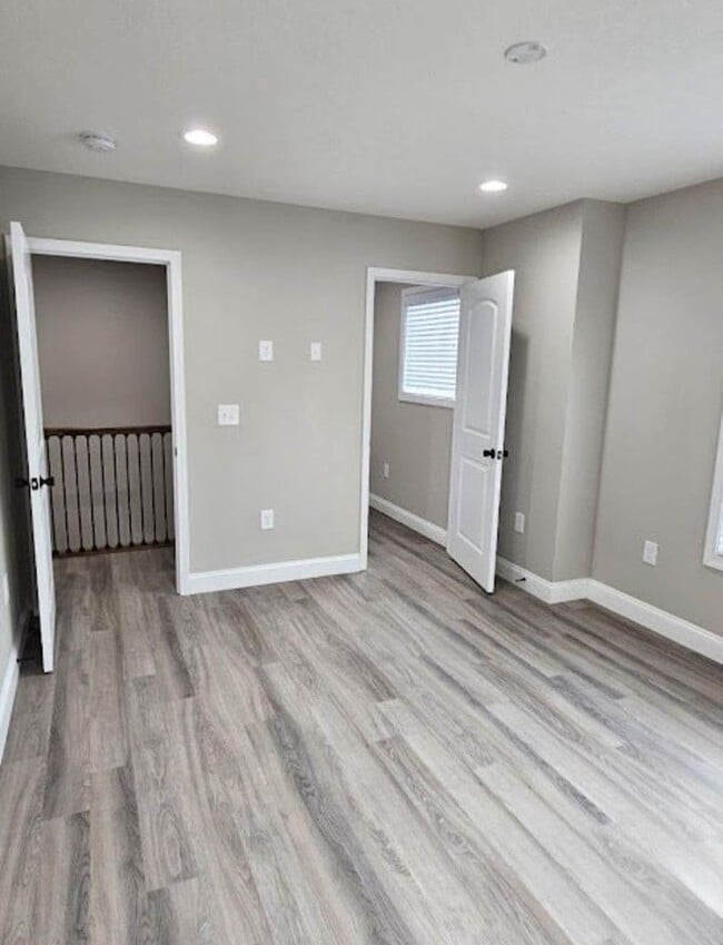 Building Photo - 1330 Maid Marian Ln