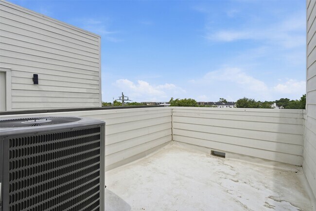Building Photo - 1003 Kern St