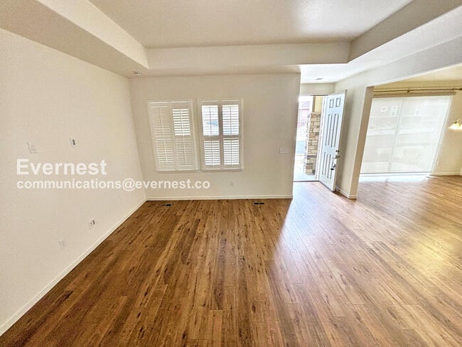 Building Photo - 10811 N Montane Dr