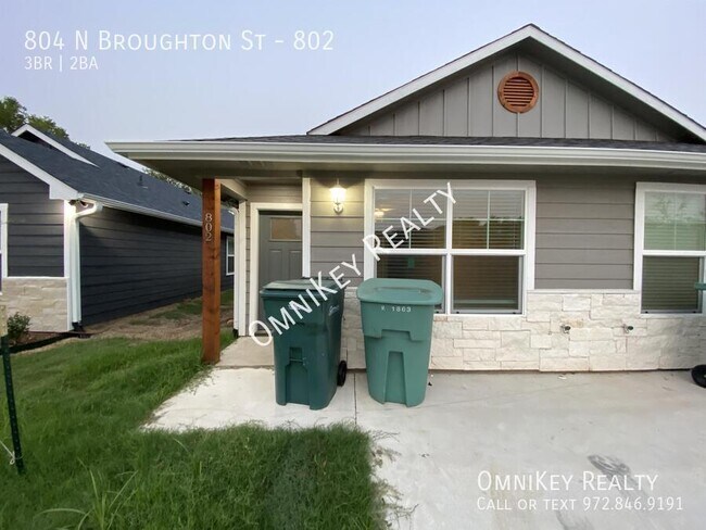 Building Photo - 804 N Broughton St