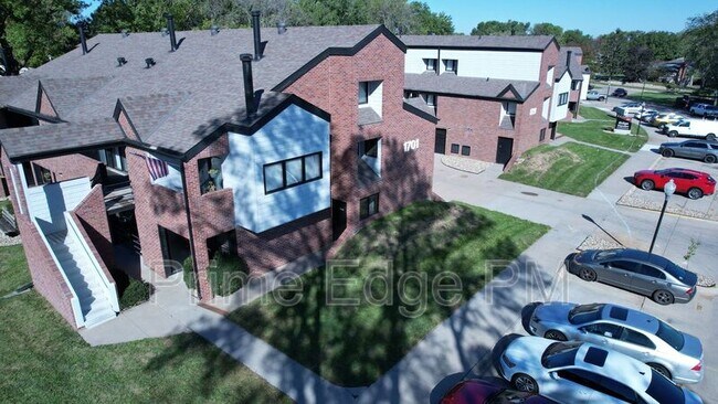 Building Photo - 1701 Ridgehaven Ct